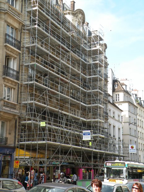  echafaudages, immeuble en cours de rénovation